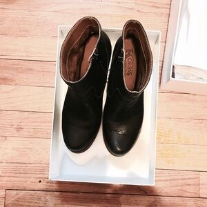 Korsease black ankle wedge boots